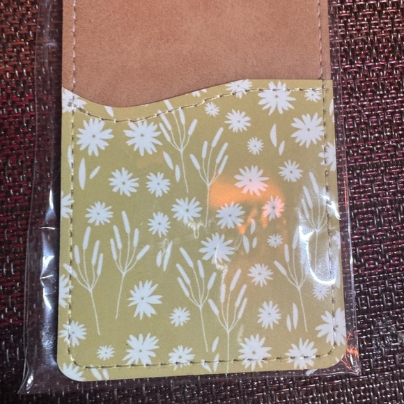 Garden theme bundle - soap, flower press, sanitizer, car diffuser, phone wallet - Picture 3 of 7